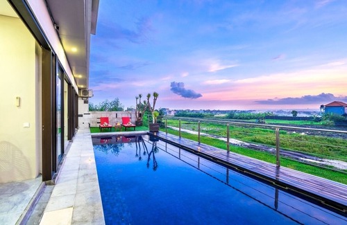 Kerobokan Villa | Elegant, 4-Bedroom Villa in Central Seminyak