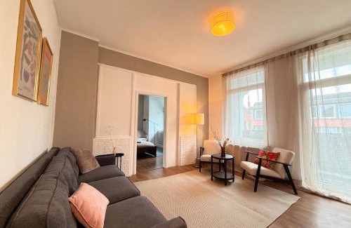 Burgeresch Apartment | Elegant 4BR Apartment near Citycenter with Balcony