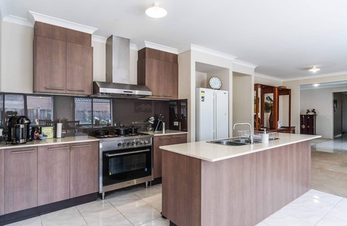 Point Cook House | Elegant 4BR Villa with 3 Living Rooms in PointCook