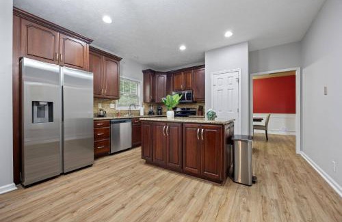Johns Creek House | Elegant 5BR Gym+Pool Table Alpharetta