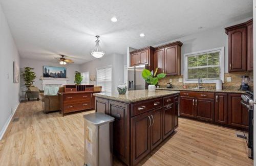Johns Creek House | Elegant 5BR Gym+Pool Table Alpharetta