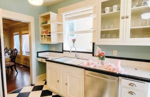 Queen Anne House | Elegant 7BR/4BA Queen Anne Home, Space Needle