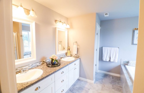 Yelm House | Elegant and peaceful this is home is an absolute retreat place!