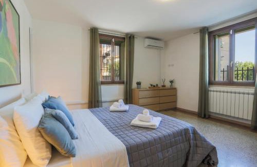 Borgo Trento Apartment | Elegant Apartment: [Free Netflix, Wi-Fi & Parking]