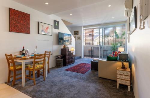 Newtown Apartment | Elegant Apartment, Heart of Newtown with Secure Parking