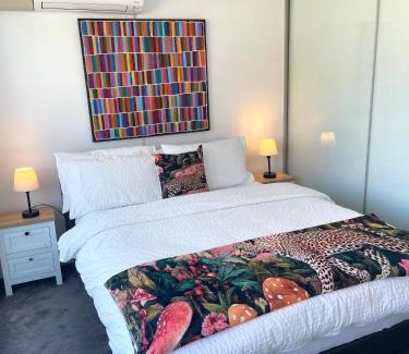 Newtown Apartment | Elegant Apartment, Heart of Newtown with Secure Parking
