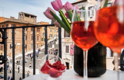 Rione IV Campo Marzio Apartment | Elegant apartment in central Rome with small balcony overlooking Spanish Steps