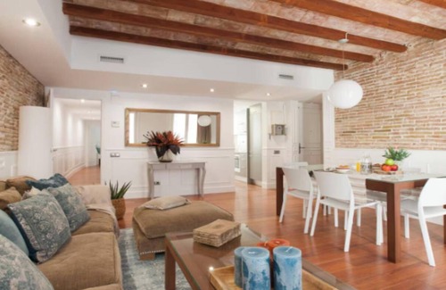 Gothic Quarter Apartment | Elegant Apartment in El Born with Rooftop Terrace