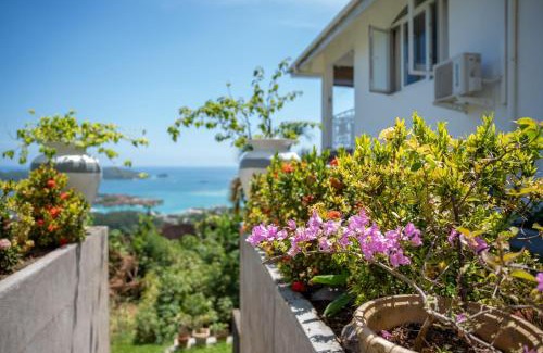 Zig Zag Ward Apartment | Elegant apartment in Les Mamelles, 400 m², sea view