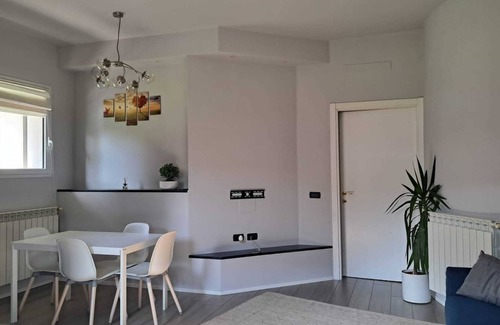 Castellanza House | Elegant apartment near Milan-- Rho --Lake Maggiore Como --Lecco-Airport Malpensa