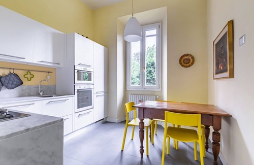 Careggi Rifredi Apartment | Elegant apartment of 80 sqm, able to accommodate up to 5 people, located on the 2nd floor of a building equipped with a lift (NOT suitable for disabled people - some steps to access). The property is located in the Stibbert/Statuto area, a lively neighbo