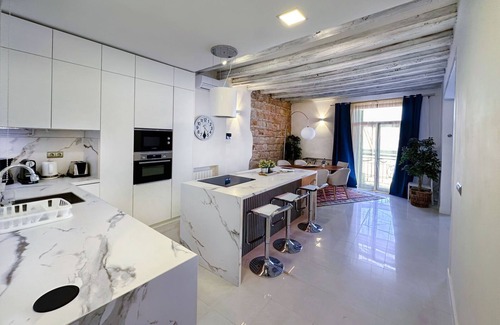Ciutat Vella Apartment | Elegant apartment of 130 meters, 3 bedrooms and 3 bathrooms in Paseo Colon