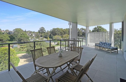Batemans Bay Apartment | Elegant Batemans Bay Stay with Golf Course Views