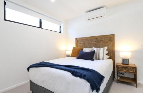 Batemans Bay Apartment | Elegant Bay Side 1-Bed Apartment with Views
