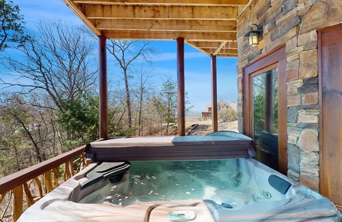 Mineral Bluff Cabin | Elegant cabin with amazing views, hot tub, pool table, indoor/outdoor fireplaces