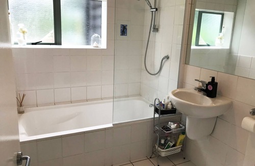 Greenlane - Ellerslie House | Elegant City Oasis in the Heart of Auckland