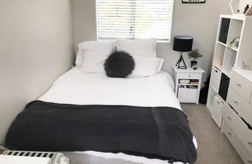 Greenlane - Ellerslie House | Elegant City Oasis in the Heart of Auckland