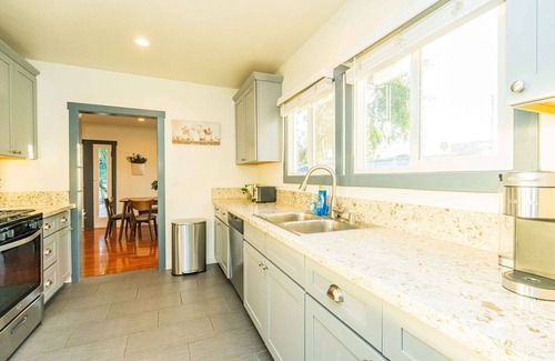 Glendora House | Elegant Comfort on Historic Route 66 Attractions