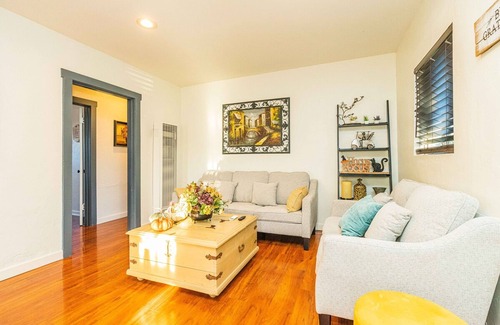 Glendora House | Elegant Comfort on Historic Route 66 Attractions