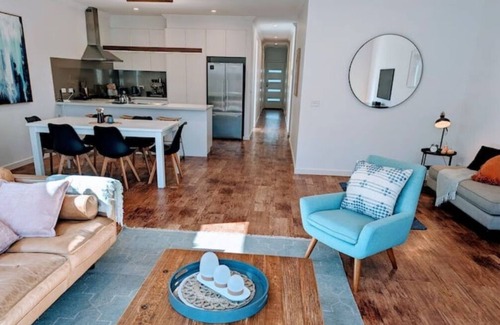Ballarat House | Elegant Cosy Ballarat Central Getaway with Tesla Chargern