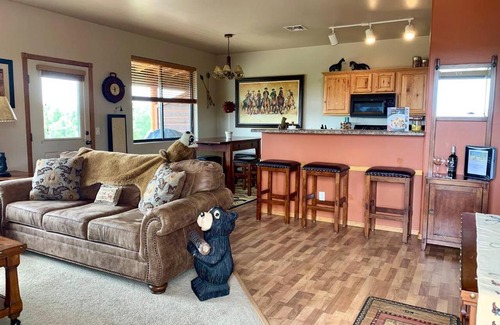 Show Low Apartment | Elegant Cottage with Wonderful Views near FH Lake