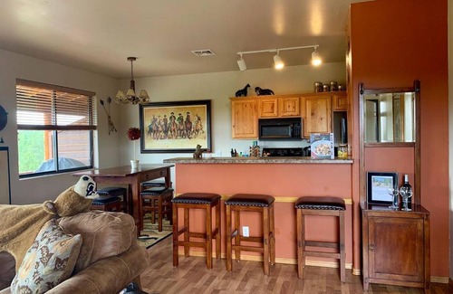 Show Low Apartment | Elegant Cottage with Wonderful Views near FH Lake