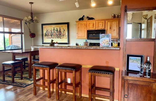 Show Low Apartment | Elegant Cottage with Wonderful Views near FH Lake