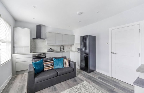 Addiscombe Apartment | Elegant Croydon Apartment - Central Location