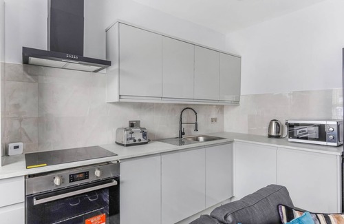 Addiscombe Apartment | Elegant Croydon Apartment - Central Location