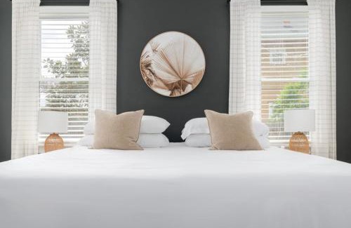 Springfield House | Elegant Duplex in Historic Springfield - Both Apartments