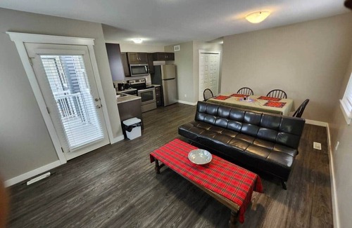 Regina Apartment | Elegant Family House by Stadium, Airport,Shopping