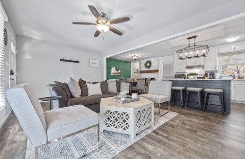 Powder Springs House | Elegant Family Living | Mins to 6 Flags & Downtown