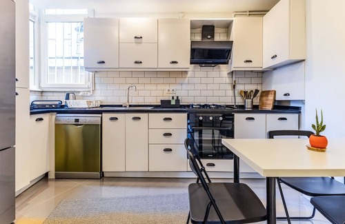 Bostanci Apartment | Elegant Flat Orchard Ave, 7 Min to Beach