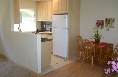 Saratoga House | Elegant Guest House Suite with City Views – Pet Friendly & Private