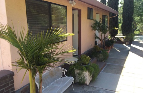 Saratoga House | Elegant Guest House Suite with City Views – Pet Friendly & Private