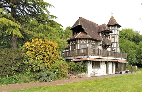 Bonneville-la-Louvet House | Elegant half-timbered manor with its SPA area, its English PUB and its Pianos