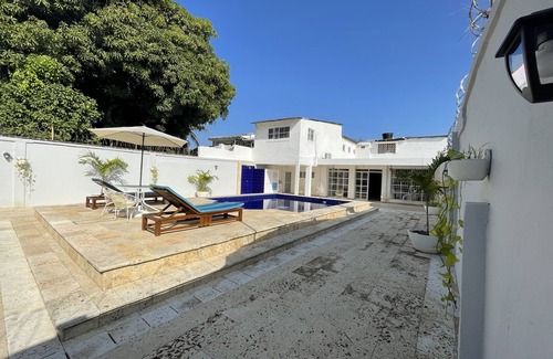 Crespo House | Elegant house with outdoor pool