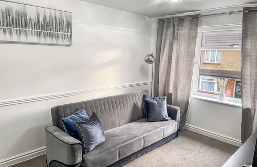 Fenny Stratford House | Elegant home for your relaxation