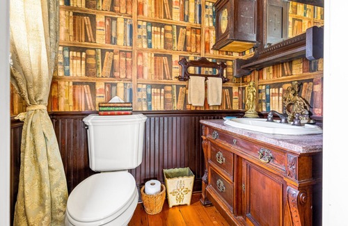 Franklin Springs Other | Elegant home with two living areas, a furnished patio, & wood fireplace