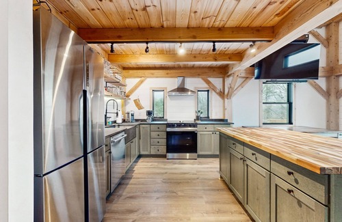 Readsboro House | Elegant house w/mountain views, trail to riverfront, balcony, dog-friendly, bbq