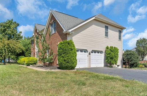 Ashburn House | Elegant & Luxurious 6BD+Office loaded and More