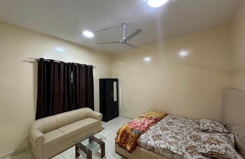 Ajman House | Elegant Master Suite with Luxurious Compfort