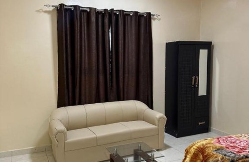 Ajman House | Elegant Master Suite with Luxurious Compfort