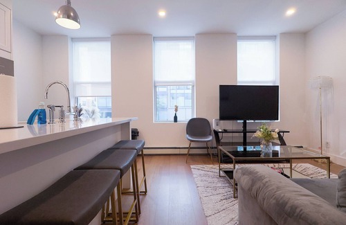 Midtown East Apartment | Elegant Midtown East Duplex – 3BR w/Designer Finishes