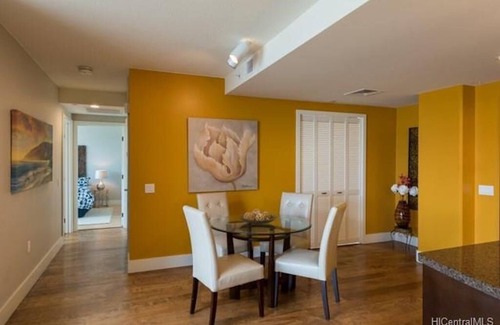 Waikiki Apartment | Elegant, modern condo in Waikiki