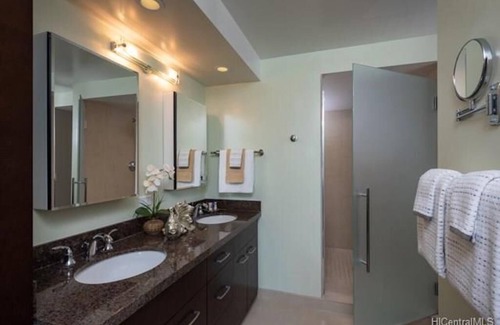 Waikiki Apartment | Elegant, modern condo in Waikiki