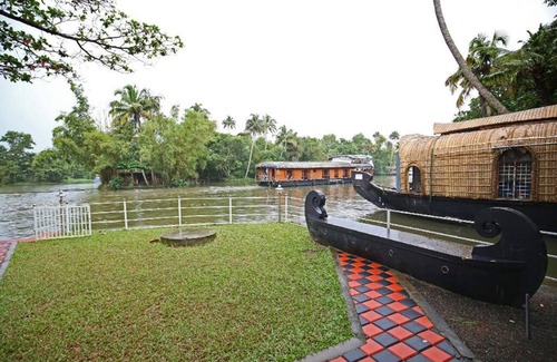 Alappuzha Resort | Elegant & Modern Lake View Resort,Alleppey