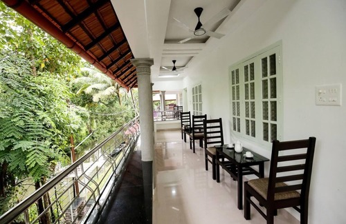 Alappuzha Resort | Elegant & Modern Lake View Resort,Alleppey