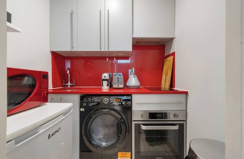 West Ealing Apartment | Elegant Modern Studio in the Heart of Ealing