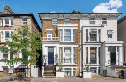 West Ealing Apartment | Elegant Modern Studio in the Heart of Ealing